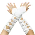 Gros plan des détails de gants de mariée en satin blanc avec découpes de nœuds et perles. - Taille unique / Blanc