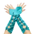 Vue détaillée des gants de mariée en satin turquoise avec découpes et perles de nacres. - Taille unique / Vert malachite