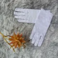 Gants en dentelle blanche pour femmes courts elastiques floraux protection solaire mariage - Taille unique / Blanc