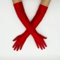 Gants longs rouges en spandex vue détaillée, parfaits pour soirées vintage, mariages et fêtes. - Rouge