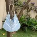 Borsa a tracolla intrecciata in maglia traforata coreana, borsa da mare estiva azzurra. - Blu