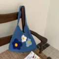 Borsa a tracolla in maglia blu da donna, borsa tote casual con ricamo floreale. - Blu