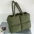 Borsa tote trapuntata verde oliva, grande borsa a spalla in cotone piumino da donna. - Verde