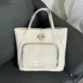 Grande borsa shopper bianca stropicciata con tasca frontale trasparente e logo a cuore per uso. - Bianco