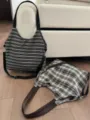 Borsa a tracolla in tela casual con motivi a quadri e righe retrò, grande capacità per pendolari. - Bianco e nero