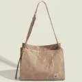 Borsa a spalla color cachi stropicciata casual, grande shopper pratica da lavoro. - colore tè al latte