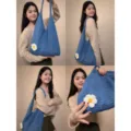 Borsa tote in maglia blu vista dettagliata, design traforato con fiore bianco, borsa a spalla. - Blu