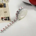 Primo piano di un rotolo di nastro washi con pupazzo di neve di Natale, ideale per lavoretti fai da te. - Sfondo Bianco Pupazzo di Neve Natale