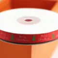 Rouleau de ruban de Noël rouge avec arbres verts imprimés et texte pour bricolage - Un Rouleau 22m, Largeur 1cm / Rouge