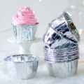 Moldes para cupcakes plateados cápsulas de papel para magdalenas y repostería casera - 50 Piezas / Plateado