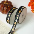 Zwarte Halloween lint met pompoen en sterren print, ideaal voor herfstfeest en decoratie. - Pompoen 1.5cm Breedte Ongeveer 22m Lengte