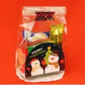 Detailansicht des klaren Weihnachtsplätzchen- und Brotbeutels mit süßem Schneemann-Aufkleber. - 50 Stk./Packung / Stil B