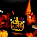 Detalle de bolsa de fieltro de Halloween con diseño de calabaza y atrezzo festivo. - 13x24x7cm / Negro