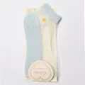 Damen Sommer Eisseide Kurzsocken mit süßer weißer Gänseblümchen Stickerei, transparente Bootssocken. - Einheitsgröße / Hellblau