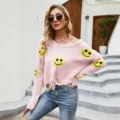 Pull en tricot déchiré visage smiley rose, haut à manches longues et col en V. - S / Rose