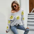 Pull en tricot gris effet usé avec motifs sourires jaunes, pull ample manches longues col V. - S / Gris