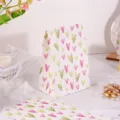 Bolsas de regalo de papel ecológicas con corazones de acuarela, ideales para repostería y embalaje. - Corazón
