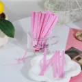Vista dettagliata dei legacci in filo di ferro sigillante a quadri rosa, ideali. - Gingham Rosa / 100 Pezzi/Confezione