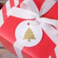 Etiqueta de papel con árbol de navidad dorado, vista detallada de la decoración de regalo festiva. - Árbol Dorado / Pack de 100