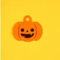 Halloween Kuerbis dekorativer Haengeanhaenger fuer Geschenkboxen und Party DIY. - 50 Stück / Orange