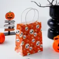 Halloween mini paper gift bag with skull and candy pattern for party favors and treats. - Skull / 15x12x7cm