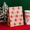 Sacchetto regalo di Natale in carta kraft per caramelle, biscotti e feste festive. - palla di Natale
