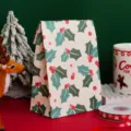 Borsa regalo di carta natalizia con motivo di agrifoglio, ideal per biscotti e dolci. - Foglie di Agrifoglio di Natale