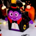 Boîte en papier de vampire d'Halloween avec bras articulés, emballage de biscuits. - Vampire