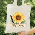 Detalle de bolsa de lona de profesor de girasol personalizada, con texto personalizado y arte floral. - Estilo 9 / 35*40cm