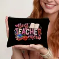 Detailansicht der Lehrerin Kosmetiktasche mit bedrucktem Buch und Apfel Design Alltag. - Stil 14