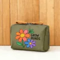 Kompakte koreanische Kosmetiktasche im Detail mit süßem Blumenmuster und robustem Material. - Stil 16 (GROW MINDS)