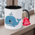 Jolie tasse à café en céramique baleine bleue avec étiquette de sapin de noël, vue détaillée. - 350ml / Bord Noir