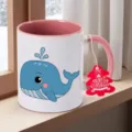 Gros plan détaillé d'une tasse en céramique avec joli motif de baleine et étiquette de Noël. - 350ml / Rose