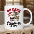 Vista dettagliata della tazza in ceramica bianca con bella stampa natalizia e testo. - Stile Babbo Natale E Renna / 350ml Confezione Singola