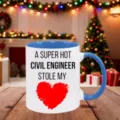 Detailansicht einer Keramiktasse mit Bauingenieur Spruch und rotem Herz für tolle Geschenke. - 350ml / Blauer Griff Und Innenseite
