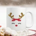 Weihnachten Keramik Kaffeetasse mit niedlichem goldenen Rentiermuster und roter Schleife. - 350ml / Weiß