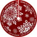 Nahaufnahme des roten Christbaumrocks mit weißen Schneeflockenmustern und festlichem Text. - Roter Schneeflocken-Stil (4) / 72cm Gesäumter Stil