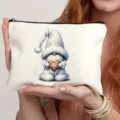 Trousse de toilette gnome de Noël détail, sachet en tissu blanc avec joli imprimé hivernal. - Style 5