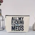 Detailansicht der Canvas Kosmetiktasche mit Tabletten Print und schwarzem Reissverschluss. - Lustiger Druck Stil Einunddreißig (31)