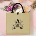 Personalisierte Jute Tasche mit Blumen Buchstabe und Name, ideal für Strand und Geschenke. - Buchstabe A