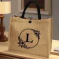 Jute Einkaufstasche mit floralem Monogramm Buchstabe L Design, stabile Strandtasche fur Alltag. - Blumen-Buchstabe L