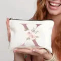 Personalisierte Canvas Kosmetiktasche mit Buchstaben X und Blumenmuster, ideal für Reisen. - Buchstabe X