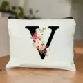 Leinwand Kosmetiktasche mit floralem Buchstaben V Design, ideal fur Make-up und Reisen. - Buchstabe V
