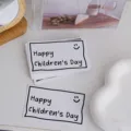 Minimalistische zwart-witte kinderdag wenskaartenset met schattig smiley-gezichtontwerp - 30 Stuks/Pak (happy children's day)