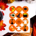 Foglio di adesivi di Halloween con 12 simpatici disegni spettrali per feste e decorazioni. - Foglio Stile Rotondo / 12 Pezzi
