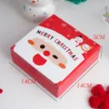 Scatola regalo di Natale in carta rossa confezione quadrata con simpatico design di Babbo Natale. - Scatola a ribalta / 14*14*5 cm