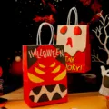 Χάρτινες τσάντες δώρου Halloween με χερούλια, χαριτωμένες τσάντες καραμελών λεπτομέρεια. - Κάστρο Γράμμα Στυλ (C)