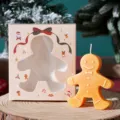 Vista dettagliata della candela profumata a forma di omino di pan di zenzero con scatola. - Omino di Pan di Zenzero di Natale (Cioccolato) / 1 Pezzo/Confezione
