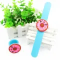 Kinder Cartoon Donut Schlaparmband Spielzeug, süßes rosa Silikon Armband für Jungen Mädchen. - Donut