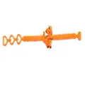 Nahaufnahme des orangefarbenen Zeichentrick-Dinosaurier-Armbands mit flexiblem Riemen und Motiv. - Helles Orange Stil 7